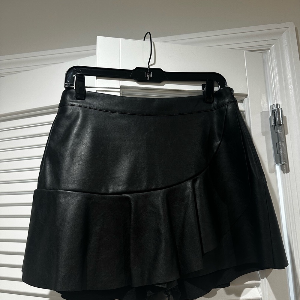 Elegant Black Faux Leather Skort - Picture 2 of 4